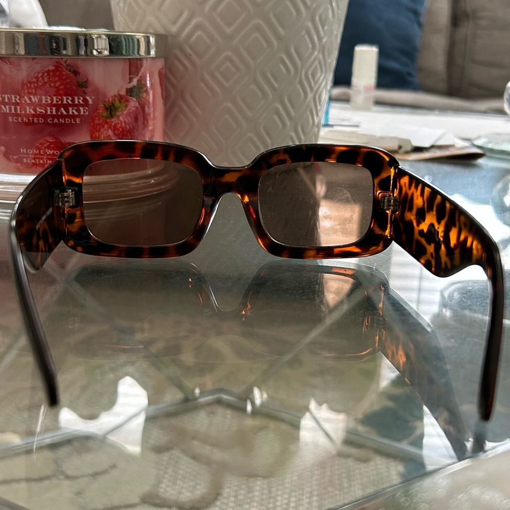 Tortoise Shell Square Sunglasses - Picture 3 of 6
